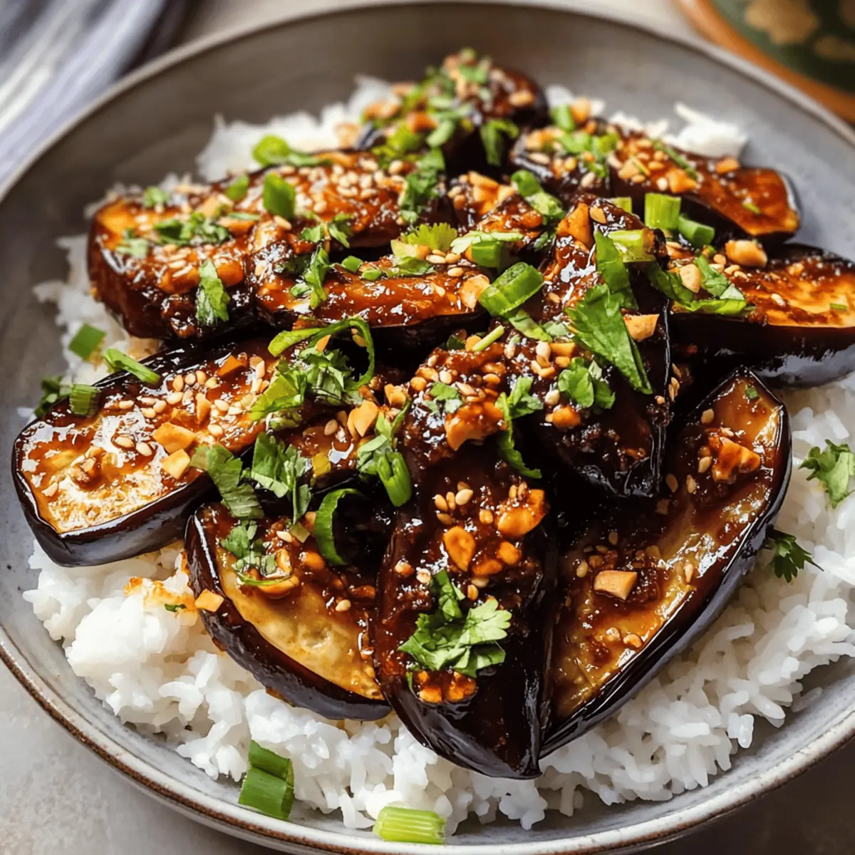 pikante Gochujang Aubergine mit Reis