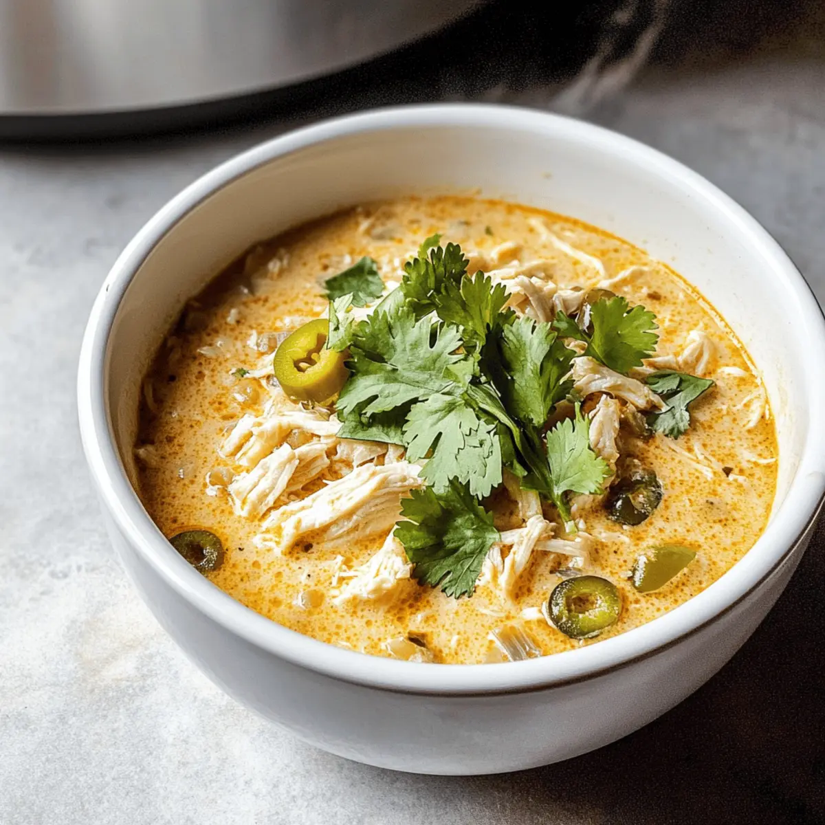 Keto White Chicken Chili - Cremig und Low-Carb Genuss