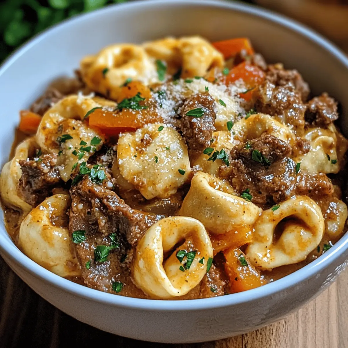 Cheesesteak Tortellini mit cremiger Provolonesauce