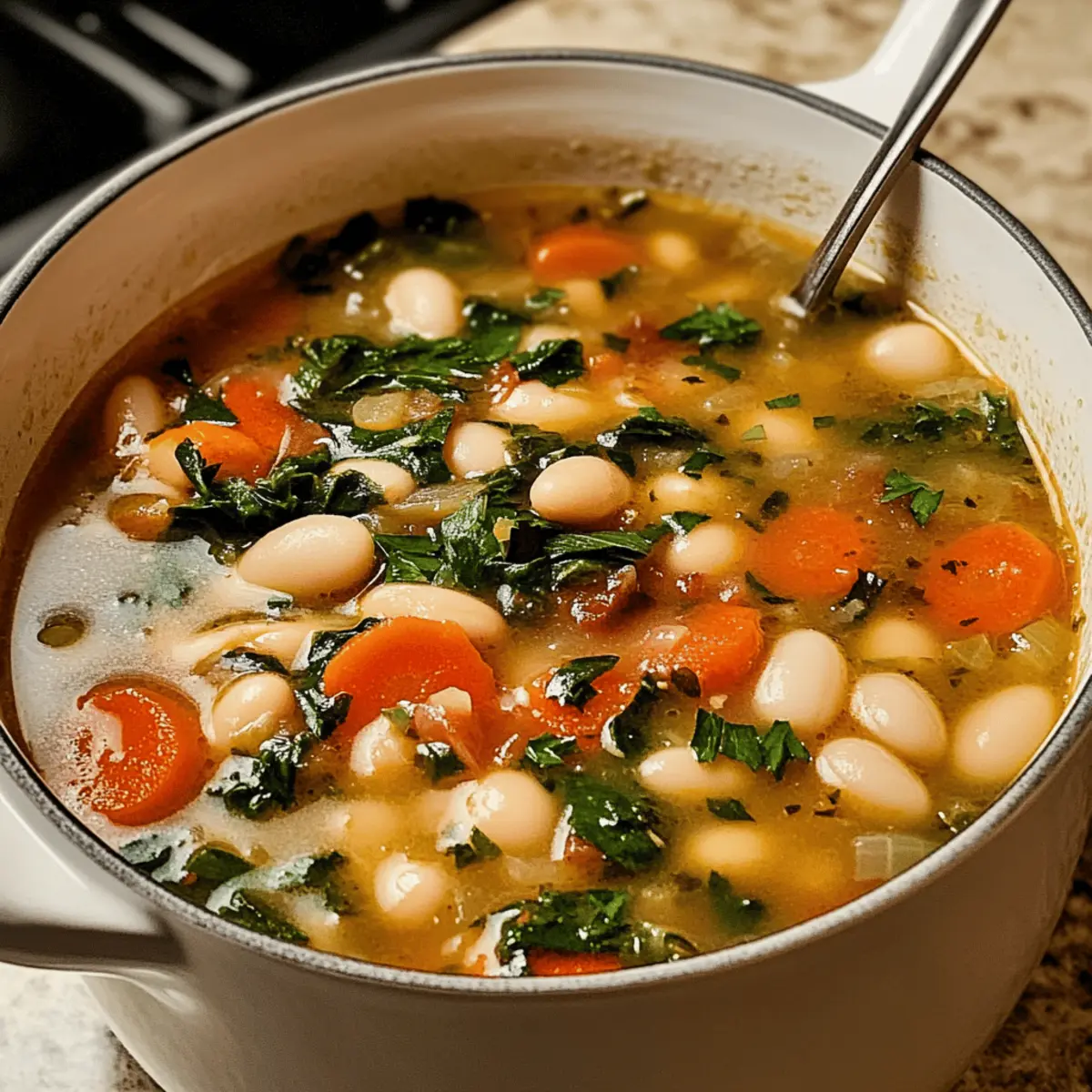 Herzhafter Toskanischer Weiße-Bohnen-Suppe