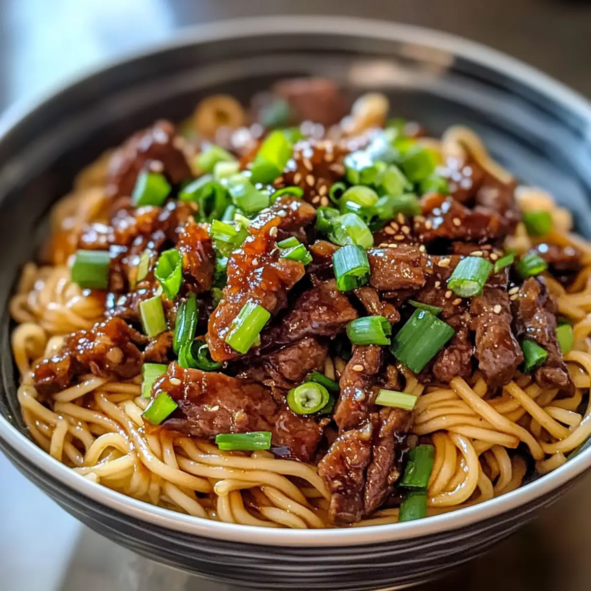 Karamellisierte Rindfleischnudeln für ein schnelles Abendessen