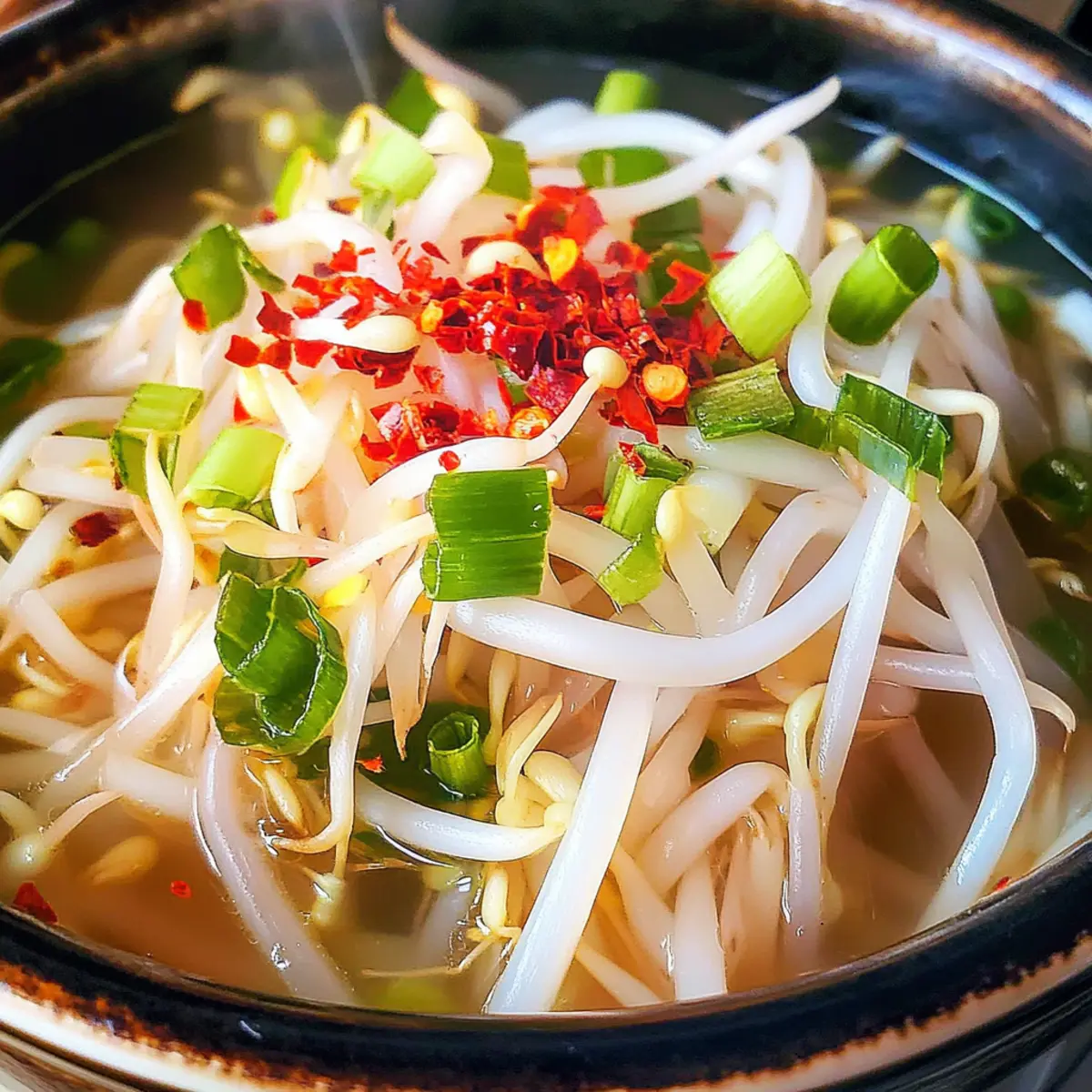Würzige Sojabohnensprossen Suppe genießen