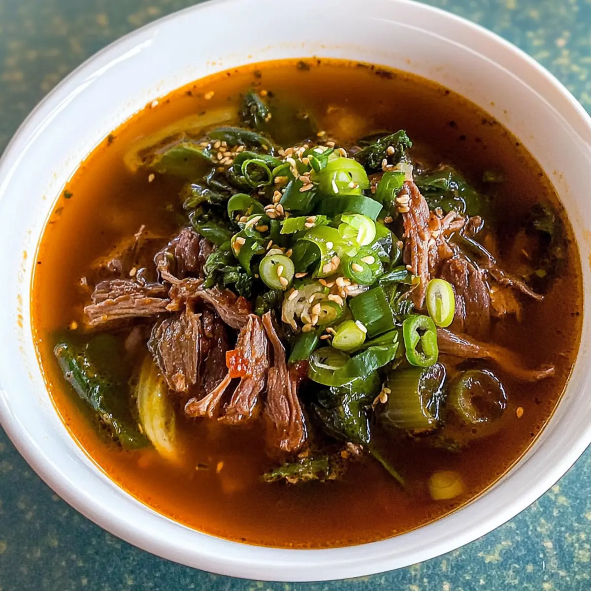 Koreanische scharfe Rindfleisch- und Gemüsesuppe leicht gemacht