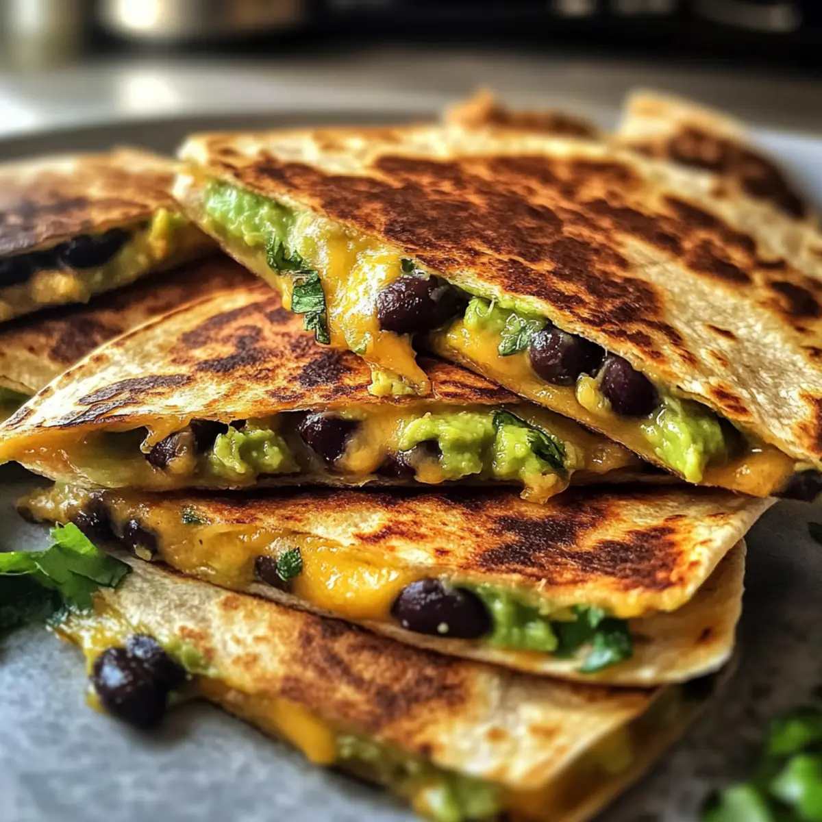 Vegetarische Avocado- und schwarze Bohnen-Quesadilla einfach machen