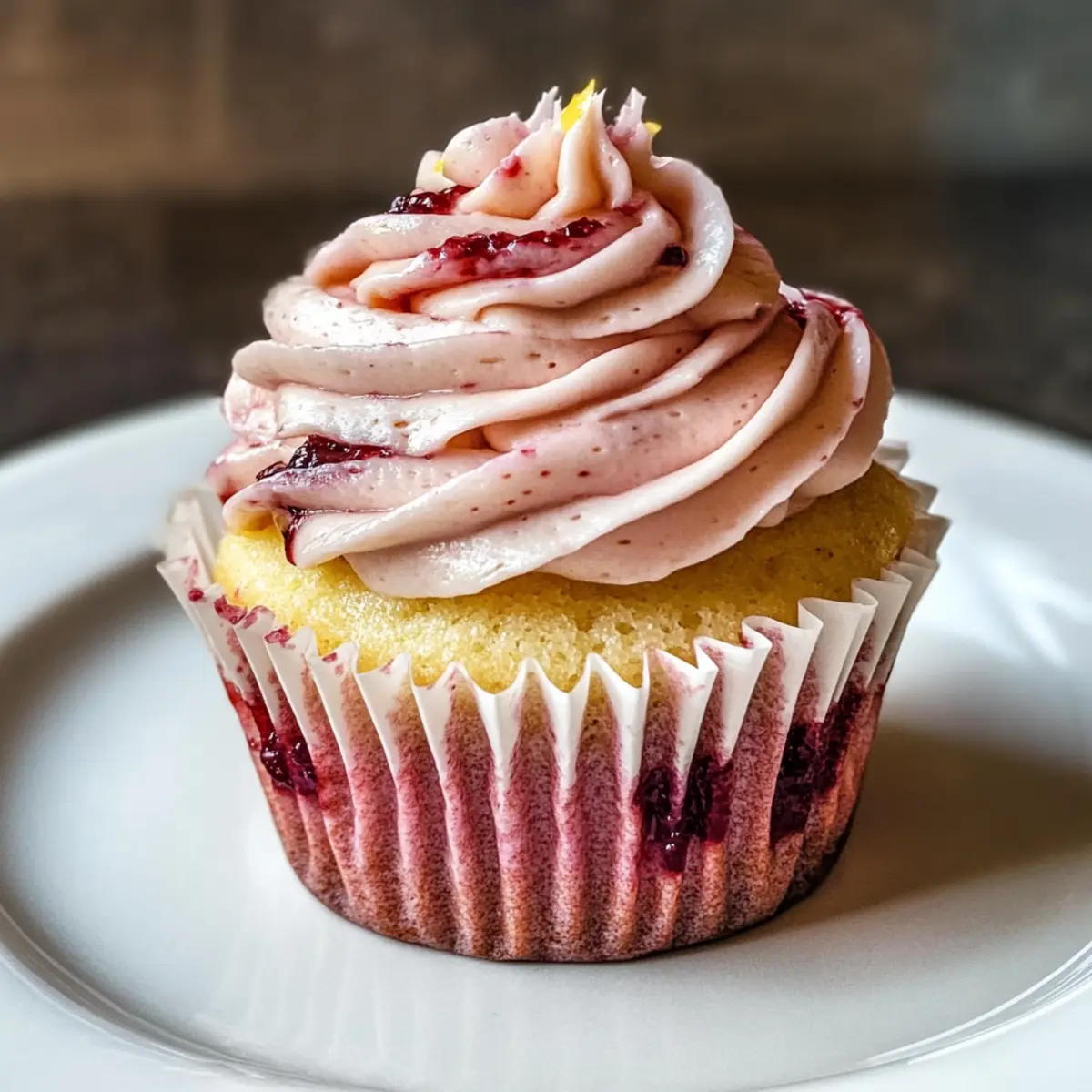 Zitronen- und Himbeer-Cupcakes für besondere Anlässe